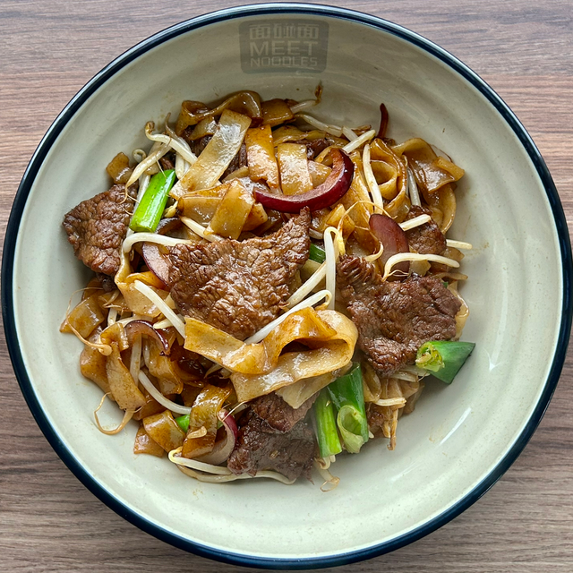 Flat Rice Noodle Beef (干炒牛河)
